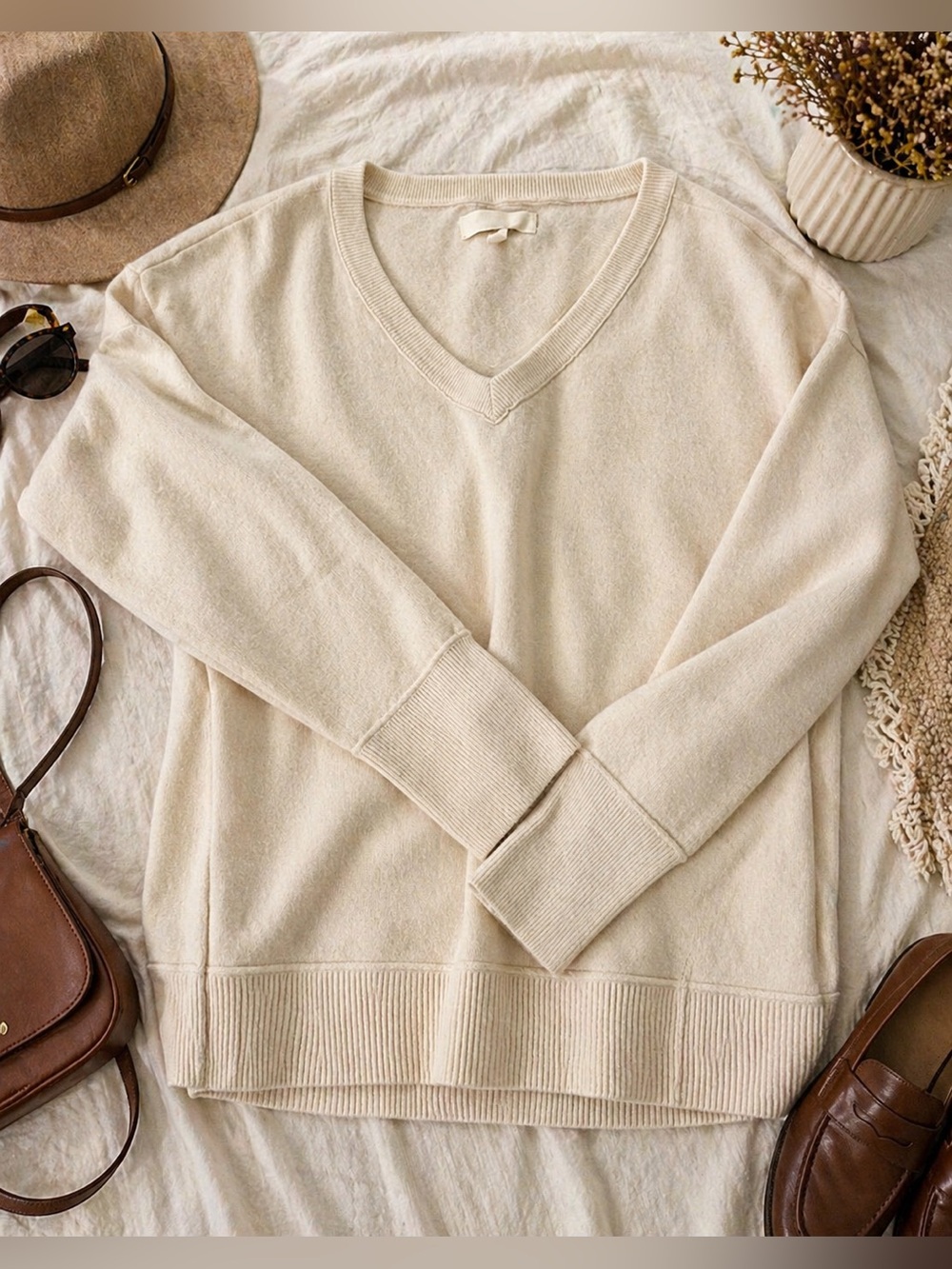 Lucky Brand Cream V-Neck Sweater Soft Knit Pullover Size Small Neutral Cozy